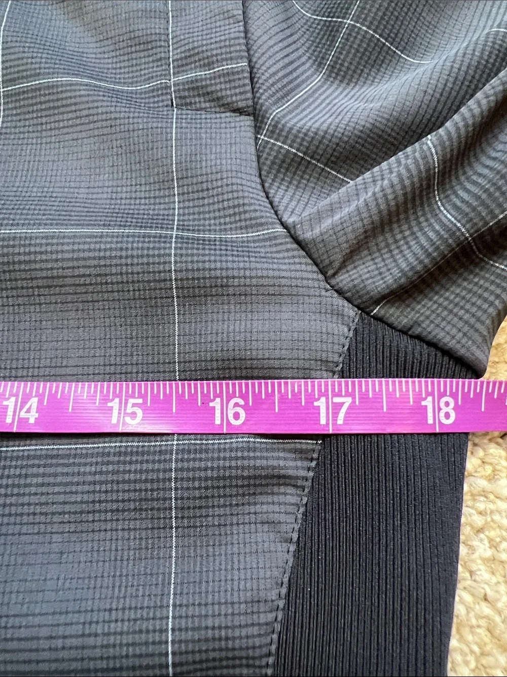 Nike ladies Black and Gray Watchplaid Lightweight Zip Front Golf Jacket